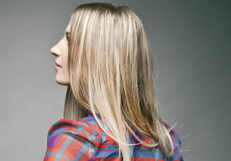 Frau im Profil Schmuckbild